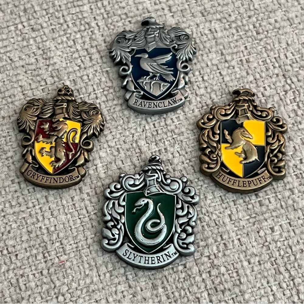 Rare Harry Potter Universal Studios Japan house crest magnet pin set